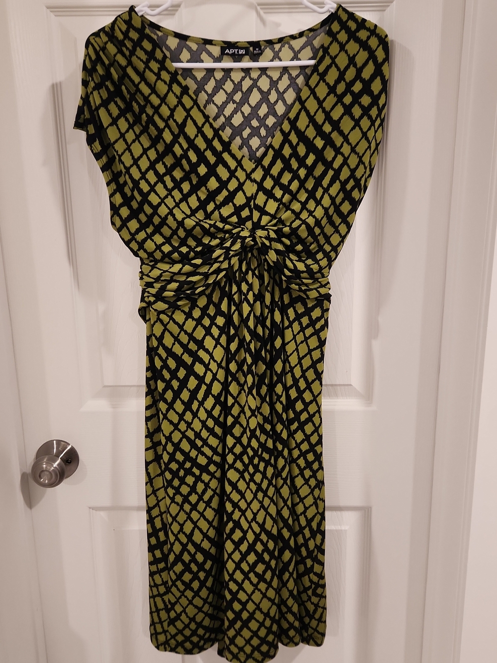 Apt 9 Womens Dress Size M Green Black Geo V-Neck Sleeveless Twist Front